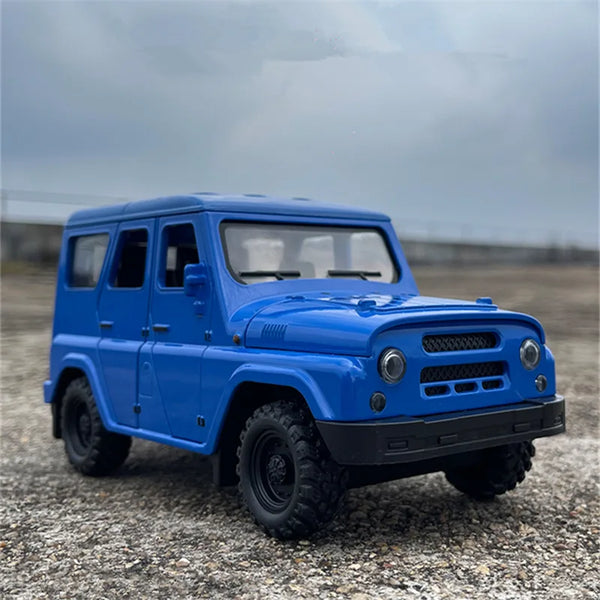 1/18 UAZ Hunter Alloy Car Model Diecasts Metal Toy Off-road Vehicles Car Model Simulation Sound Light Collection Childrens Gifts - IHavePaws