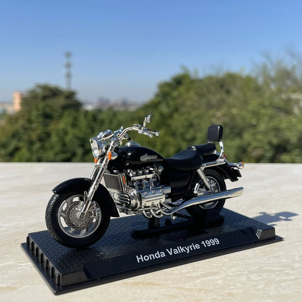 1:18 Valkyrie 1999 Touring Motorcycle Model Alloy Metal Toy Travel Racing Leisure Street Motorcycle Model Collection - IHavePaws