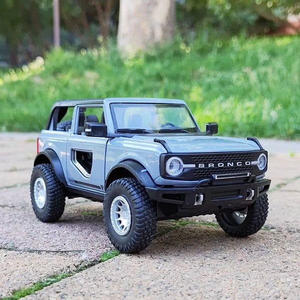 1:30 Ford Bronco Lima Alloy Car Model Diecast Metal Off-road Vehicles Car Model Simulation Sound Light Collection Kids Toys Gift - IHavePaws