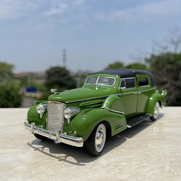 1:30 Classical Old Car Alloy Car Model Diecasts Metal Vehicles Toy Retro Car Model Collection High Simulation Childrens Toy Gift - IHavePaws